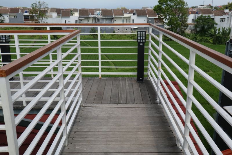 Custom Railing Features